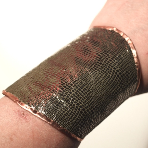 Silver SnakeSkin Leather Cuff Bracelet 4” Wide Handmade Boho Statement Gift - Picture 4 of 8